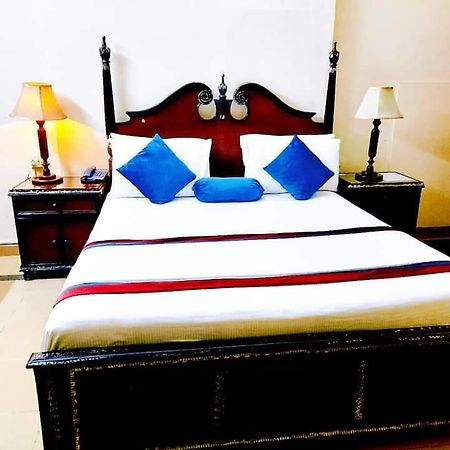 New Pakeeza Hotel ลาฮอร์ ภายนอก รูปภาพ