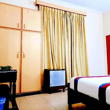 New Pakeeza Hotel ลาฮอร์ ภายนอก รูปภาพ