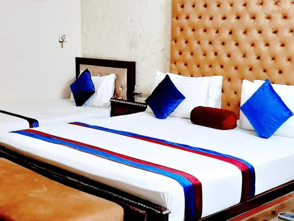New Pakeeza Hotel ลาฮอร์ ภายนอก รูปภาพ