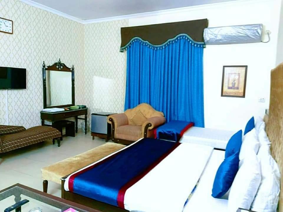 New Pakeeza Hotel ลาฮอร์ ภายนอก รูปภาพ