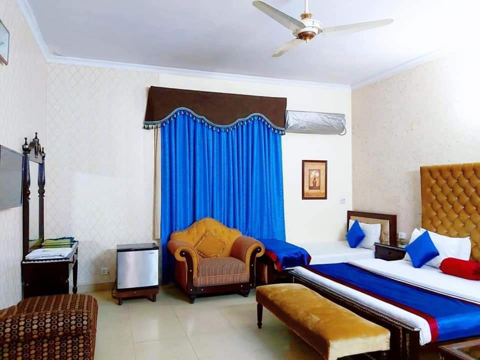 New Pakeeza Hotel ลาฮอร์ ภายนอก รูปภาพ