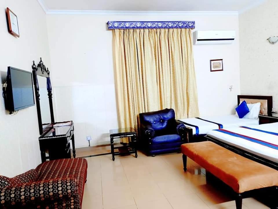 New Pakeeza Hotel ลาฮอร์ ภายนอก รูปภาพ