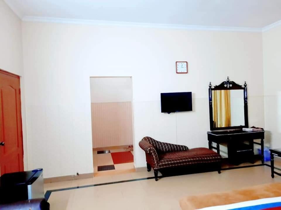 New Pakeeza Hotel ลาฮอร์ ภายนอก รูปภาพ