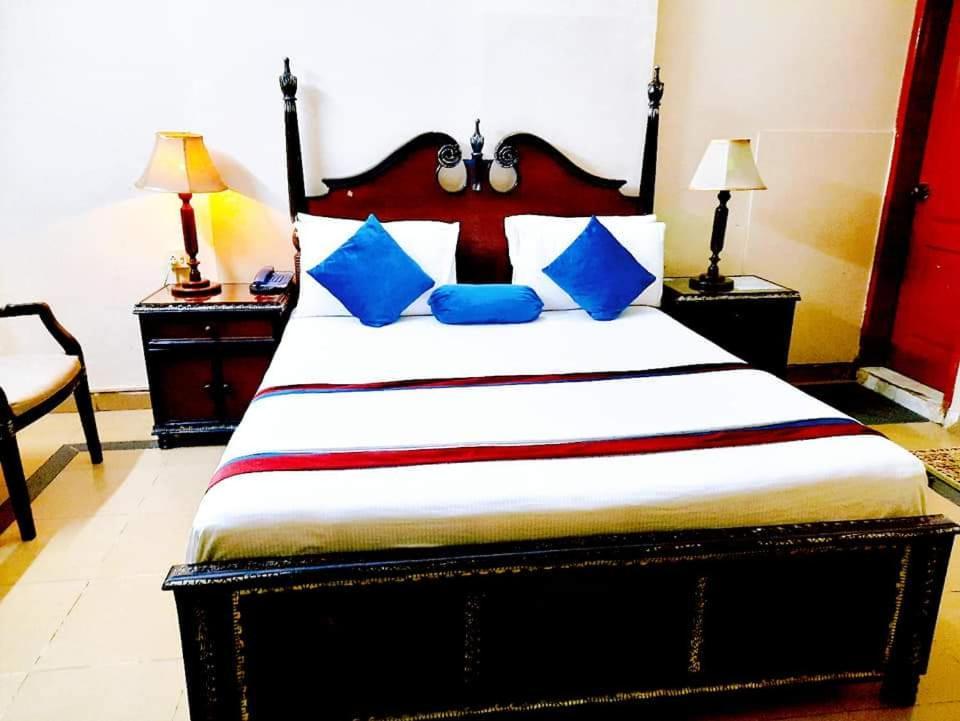 New Pakeeza Hotel ลาฮอร์ ภายนอก รูปภาพ