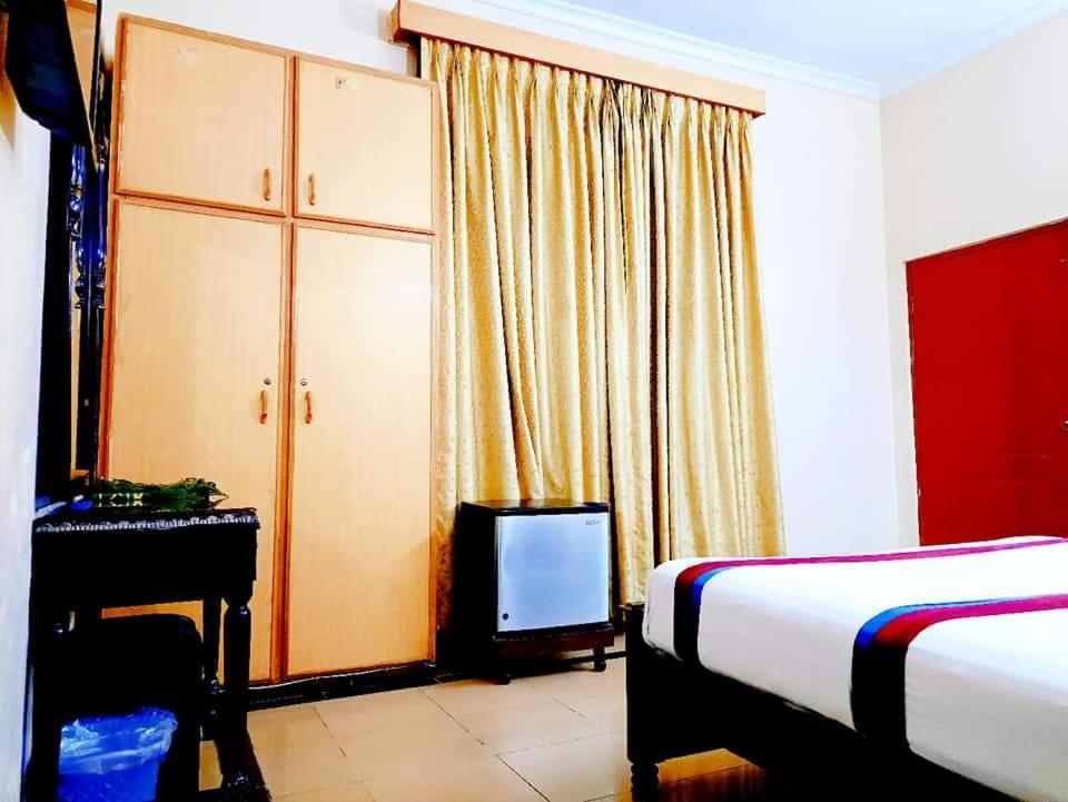 New Pakeeza Hotel ลาฮอร์ ภายนอก รูปภาพ