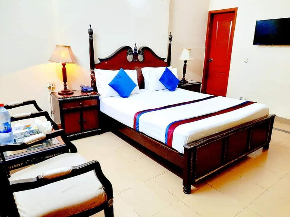 New Pakeeza Hotel ลาฮอร์ ภายนอก รูปภาพ