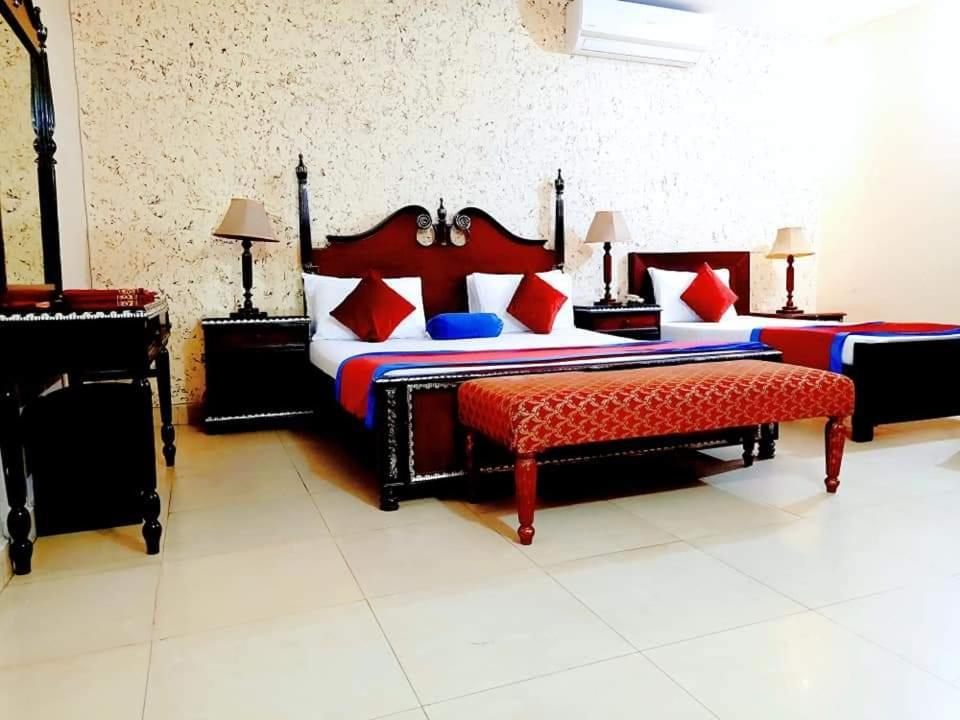 New Pakeeza Hotel ลาฮอร์ ภายนอก รูปภาพ