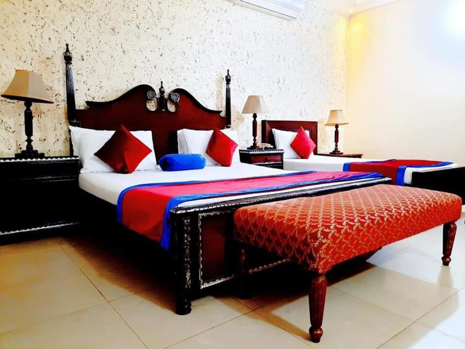 New Pakeeza Hotel ลาฮอร์ ภายนอก รูปภาพ