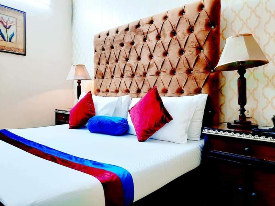New Pakeeza Hotel ลาฮอร์ ภายนอก รูปภาพ