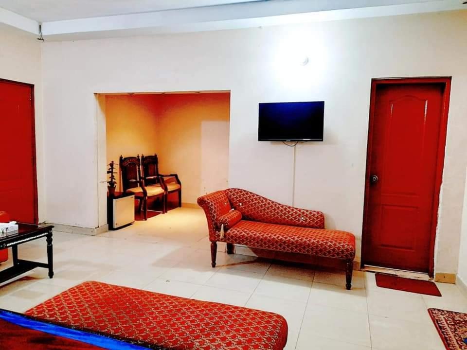 New Pakeeza Hotel ลาฮอร์ ภายนอก รูปภาพ