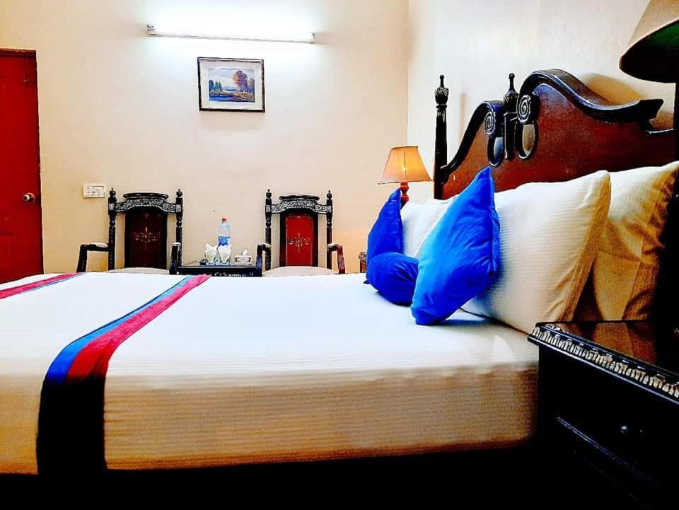 New Pakeeza Hotel ลาฮอร์ ภายนอก รูปภาพ