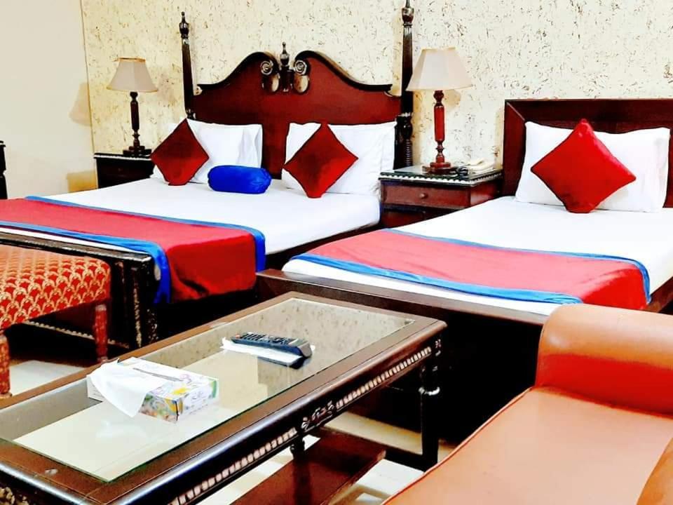 New Pakeeza Hotel ลาฮอร์ ภายนอก รูปภาพ