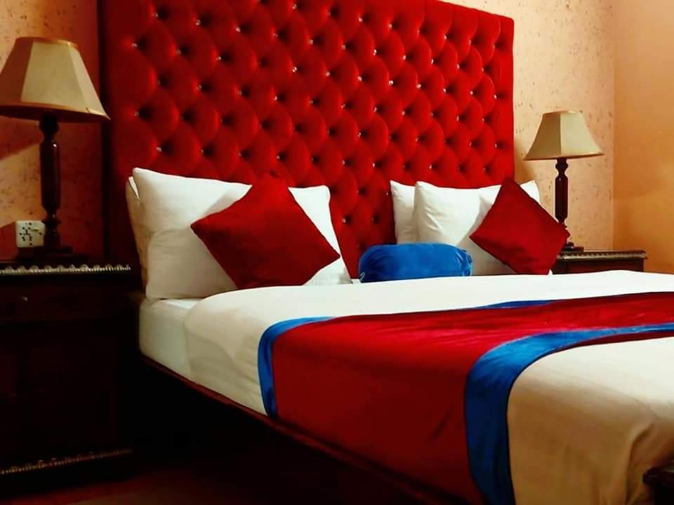 New Pakeeza Hotel ลาฮอร์ ภายนอก รูปภาพ