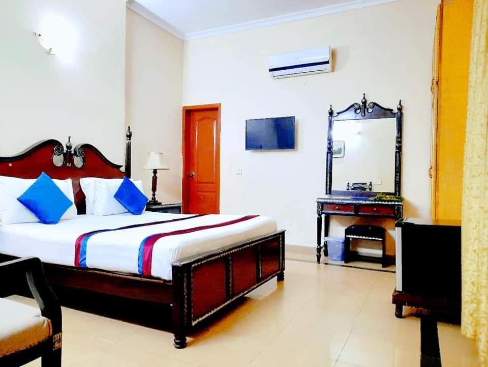 New Pakeeza Hotel ลาฮอร์ ภายนอก รูปภาพ
