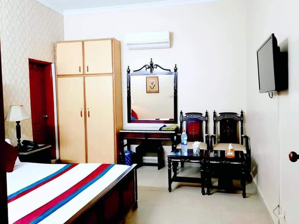 New Pakeeza Hotel ลาฮอร์ ภายนอก รูปภาพ